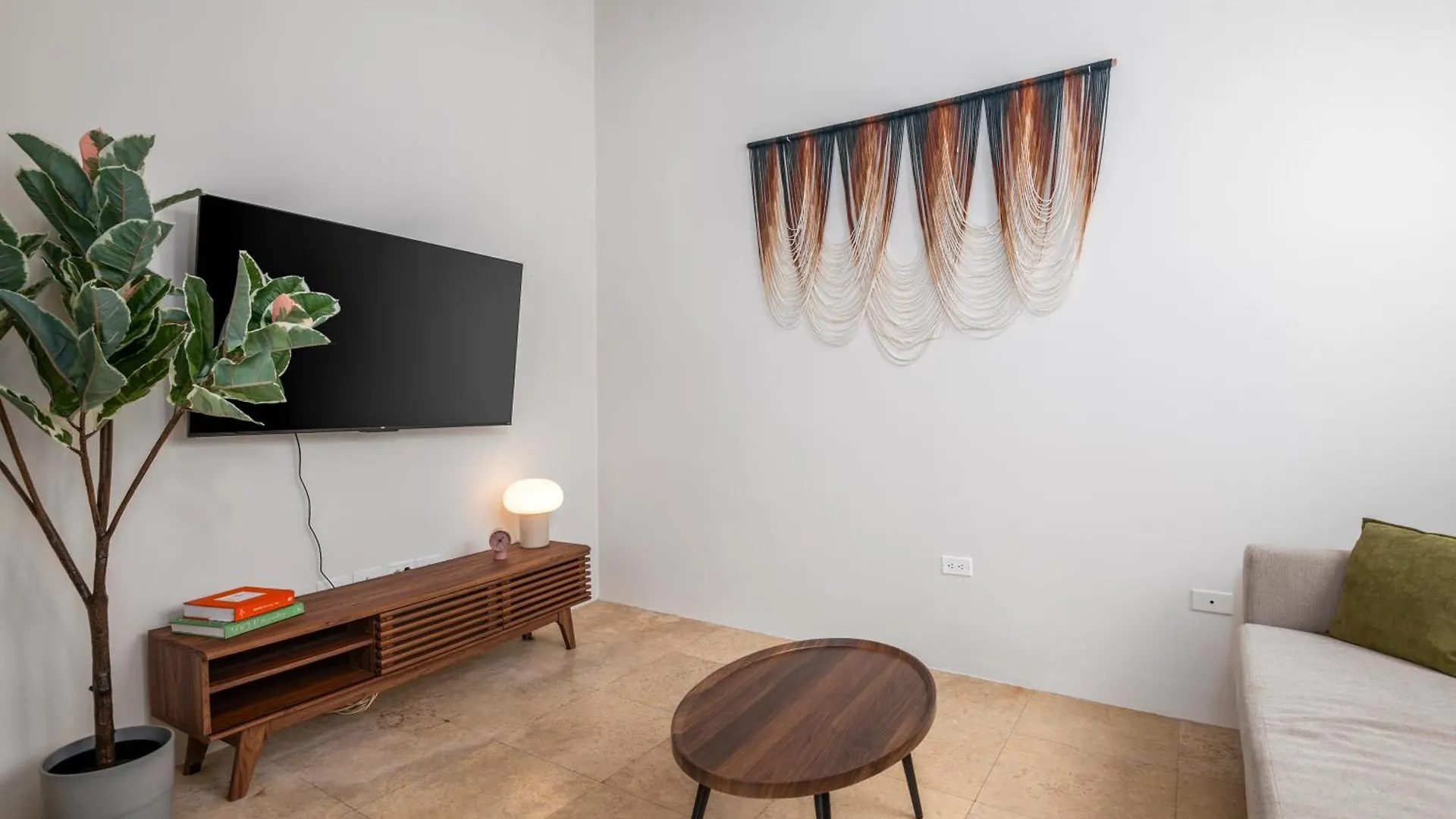 2-Br Apt Centrally Located In Osj! San Juan Puerto Rico